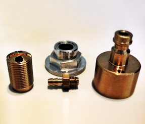 Verschraubungen und Anschlussstücke aus Messing und Stahl